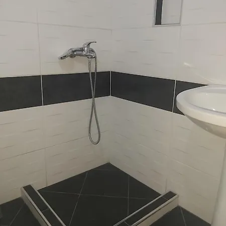 Vendégház Ndreca Qazim Pali